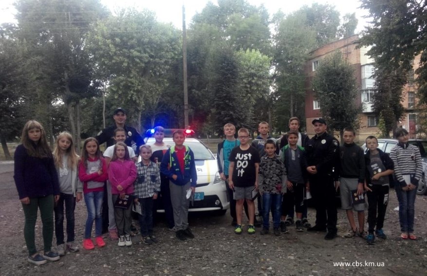 Поліція у бібліотеці м-ну Ракове