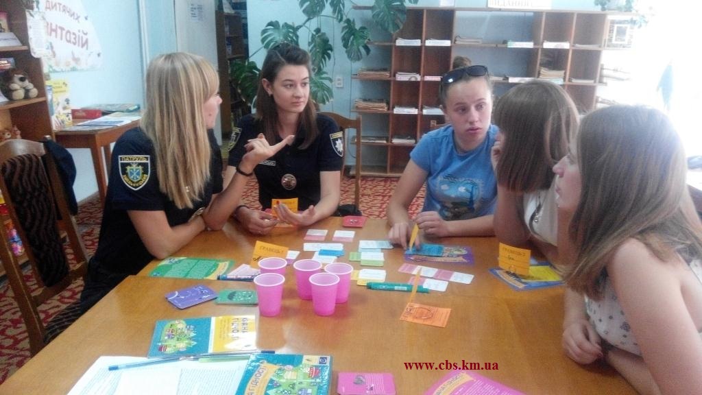 Сеанс карткової настільної гри для молоді «Країна Гідності. Вивчення соціальних прав через освіту з прав людини» у бібліотеці-філії №11